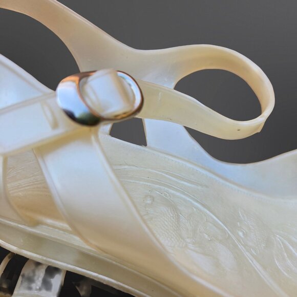 Vintage 80s 90s Jelly Sandals Size 8.5 Low Wedge Heels Koi Fish Pattern Pearl - Picture 7 of 8